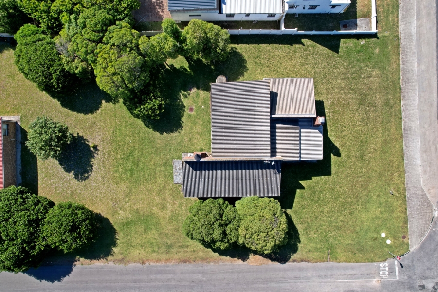 4 Bedroom Property for Sale in Struisbaai Western Cape